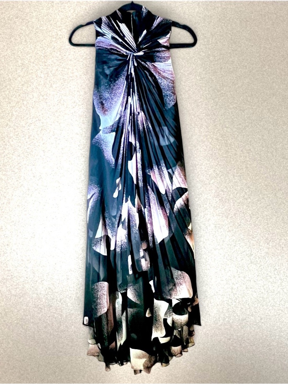 Diane Von Furstenberg Luxury Navy and Blush High-Low Pleated dress Size 2